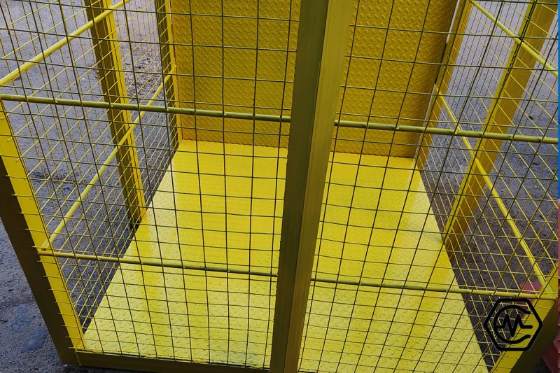 Металлический сетчатый контейнер со&nbsp;ставнями и&nbsp;пандусом для&nbsp;подъёма грузов КС-22